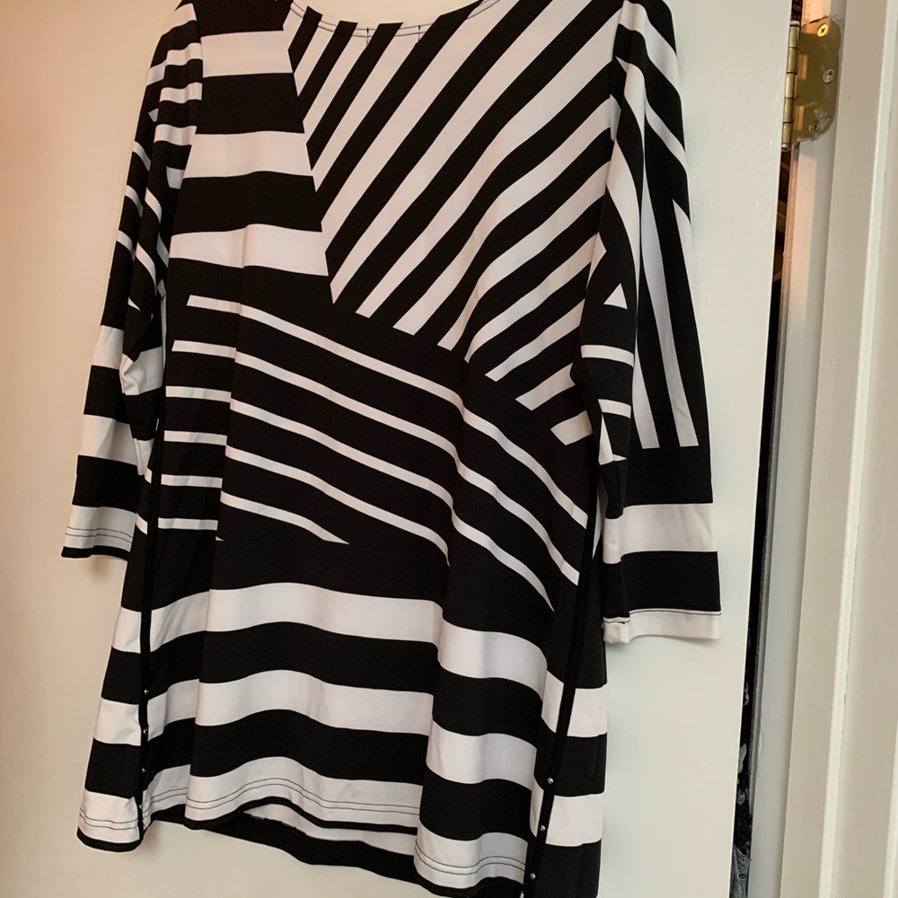 Max &Rina ladies top - Picture 3 of 5